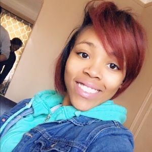 Meet your Posher, Demitria